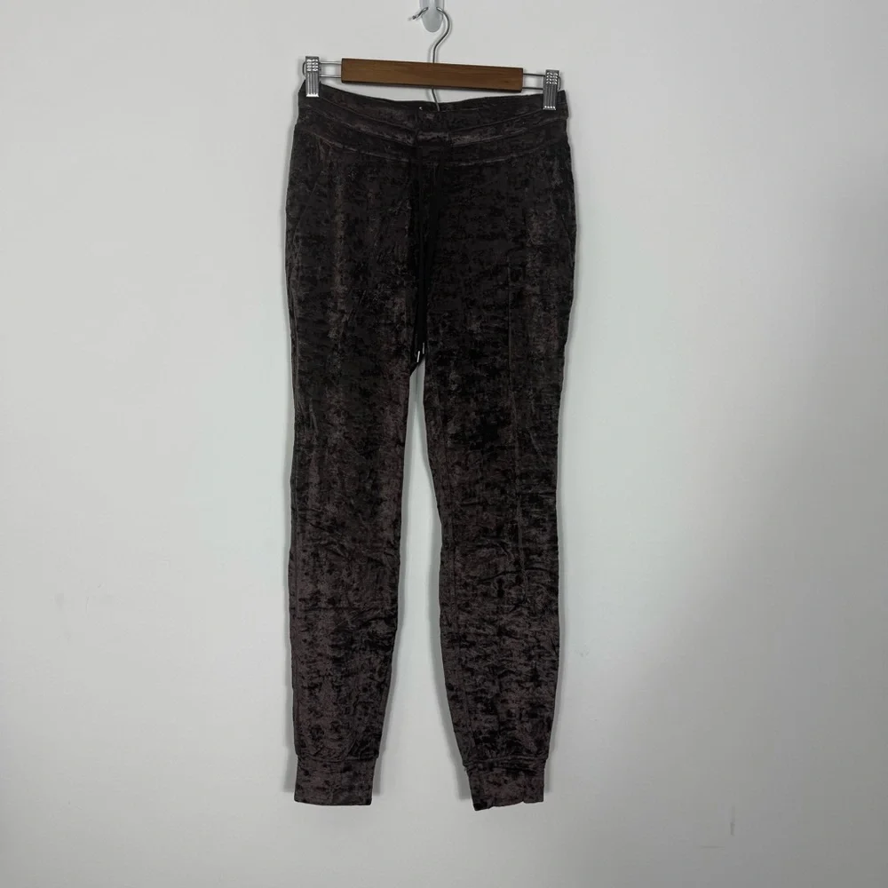 Lululemon Womens Size 4 Ready to Crush Jogger French Press